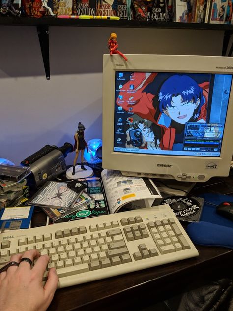 Retro Game Setup, Retro Gaming Bedroom, Y2k Anime Wallpaper, Crt Setup, 90s Computer Aesthetic, Retro Game Aesthetic, Retro Gaming Aesthetic, Retro Gaming Setup, Retro Gaming Room