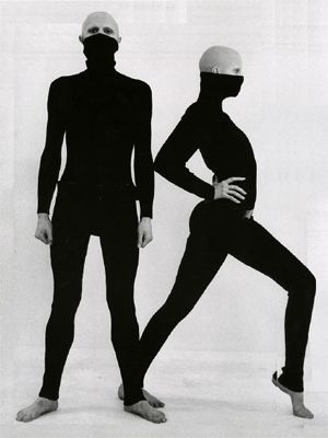 Altruistic World Online Library • View topic - The Rudi Gernreich Book, by Peggy Moffitt Rudi Gernreich, Andre Courreges, Chiffon Jumpsuit, Swinging London, Military Looks, Art Costume, Youtube Youtube, Garage Gym, Bubble Skirt