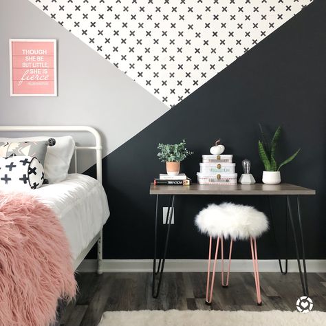 Girls Black And White Bedroom, Black And White Girls Bedroom, Black And White Girls Room, Preteen Girls Bedroom Ideas, Black White And Grey Bedroom, White Girls Bedroom, Hairpin Desk, Interior Design Bedroom Teenage, Black And White Bedroom