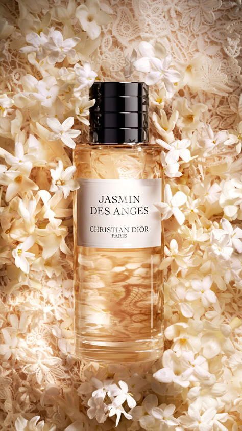 Jasmin des Anges is a sunny, gourmand floral silhouette embroidered like a lace of sweet late-harvested jasmine and a nectar of honeyed apricot. #jasmindesanges #diorlacollectionprivée #diorcouturierperfumer

Available exclusively on Dior.com and select boutique. Perfume Notes Aesthetic, Dior Perfume Aesthetic, Dior Fragrance, Perfume Ads, Christian Dior Paris, Perfume Ad, Dior Paris, Floral Silhouette, Summer 2025