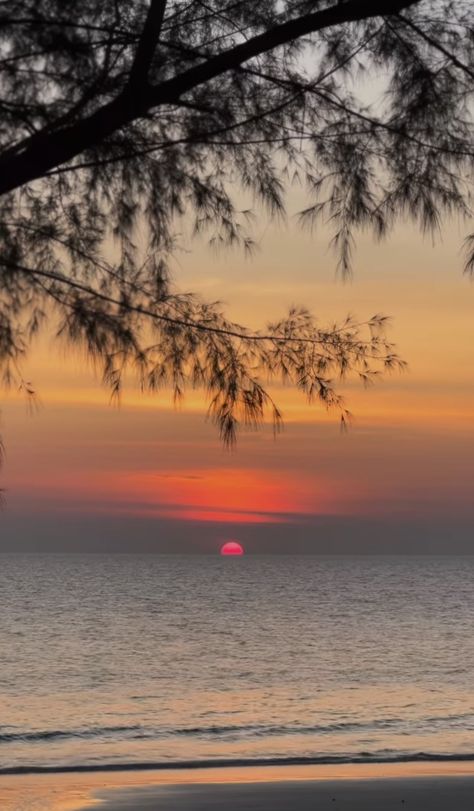 Keep Calm Humor, River Sunset, Inner Peace Quotes, Two Lovers, Sky Pics, Couple Goals Teenagers, Oceanography, Ocean Sunset Photography, Ocean Photography