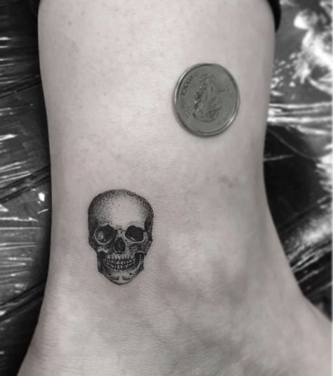 --> @WickedSniper Tiny Skull Tattoos, Small Skull Tattoo, Skull Hand Tattoo, Bestie Tattoo, Tattoo Old School, Fire Tattoo, Small Skull, Celtic Tattoos, Time Tattoos