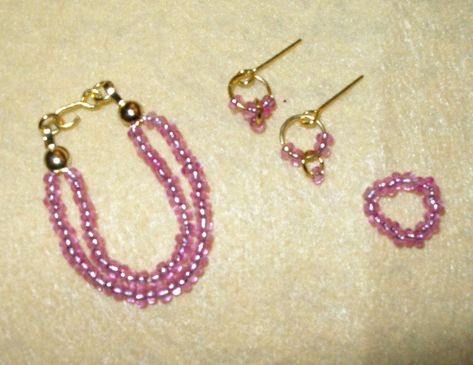 Barbie Jewerly, Barbie Diy Accessories, How To Make Doll, Accessoires Barbie, Barbie Jewelry, Make Doll, Sewing Barbie Clothes, Barbie Sewing Patterns, Barbie Wardrobe