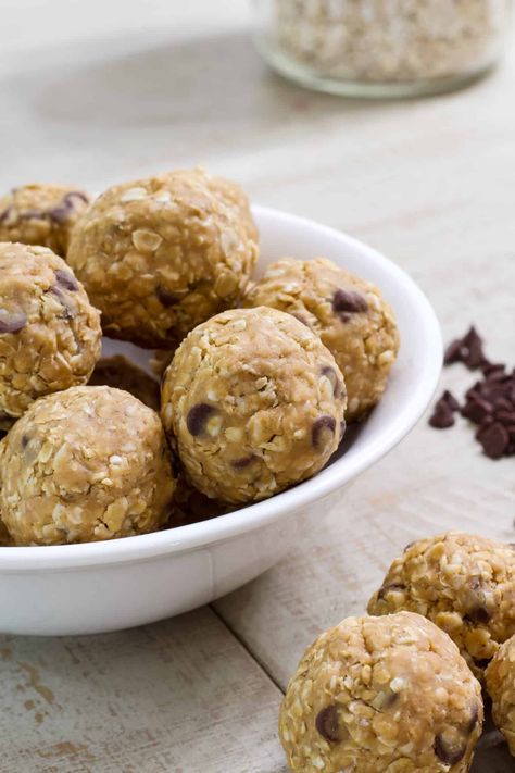 Peanut Butter Protein Balls - Mindy's Cooking Obsession On Protein Balls, Protein Peanut Butter Balls, Peanut Butter Oat Balls, High Protein Peanut Butter, Peanut Butter Protein Balls, Peanut Butter Blueberry, Protein Balls Healthy, Peanut Butter Energy Balls, Peanut Butter Balls Recipe