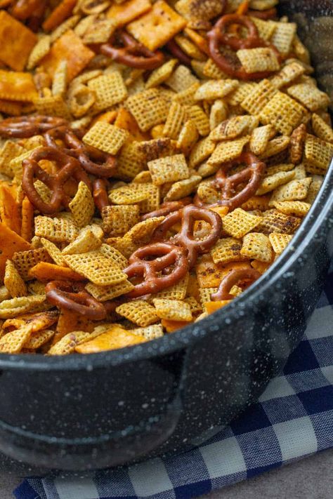 Taco Chex Mix - Happy Snackcidents Chex Mix With Taco Seasoning, Taco Snack Mix Recipes, Taco Chex Mix Recipe, Ranch Chex, Ranch Chex Mix, Cereal Mix, Chex Mix Recipes, Snack Mixes, Ground Beef Tacos