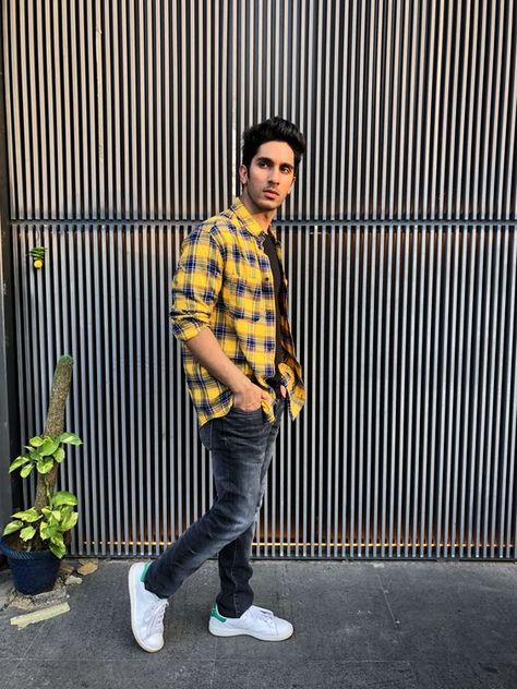 Checked Shirt Outfit, Men Styl, Claudia Lars, Black Check Shirt, Yellow Outfits, Shirt Outfit Men, Plaid Shirt Men, Men's Outfits, Plaid Shirts