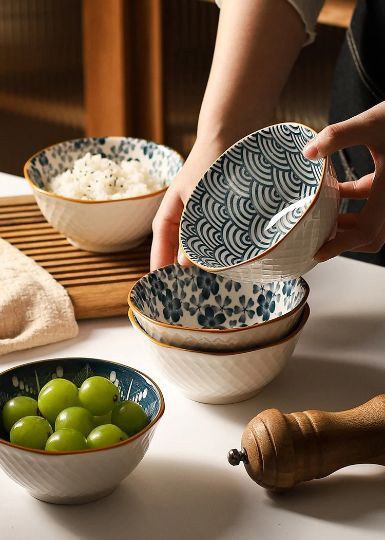 Set of 4 Japanese Style Bowls are made of porcelain. The charm of Japanese Style and handpainted floral and geometric texture, natural and comfortable colors adds richness to the dining table. High temperature underglaze color makes set more comfortable to eat; does not fade and it is safe to contact with food. It can be put into the microwave oven,oven, etc. Easy to use and clean; the porcelain is delicate,dense and smooth #giftideas #flowers #blue #handmade #ceramics #bowls #kitchen #aesthetic Bowls Aesthetic, Geometric Texture, Serving Bowl Set, Floral Bowls, Kitchen Bowls, Porcelain Blue, Ceramics Pottery Art, Ceramic Kitchen, Japanese Pottery