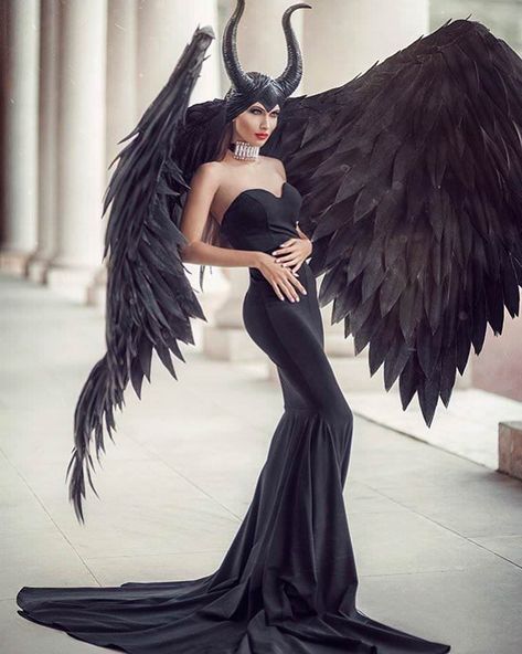 MALEFICENT Maleficent Halloween Costume, Maleficent Halloween, Maleficent Cosplay, Maleficent Disney, Tattoo Disney, Maleficent Costume, Alternative Disney, Princess Tattoo, 디즈니 캐릭터