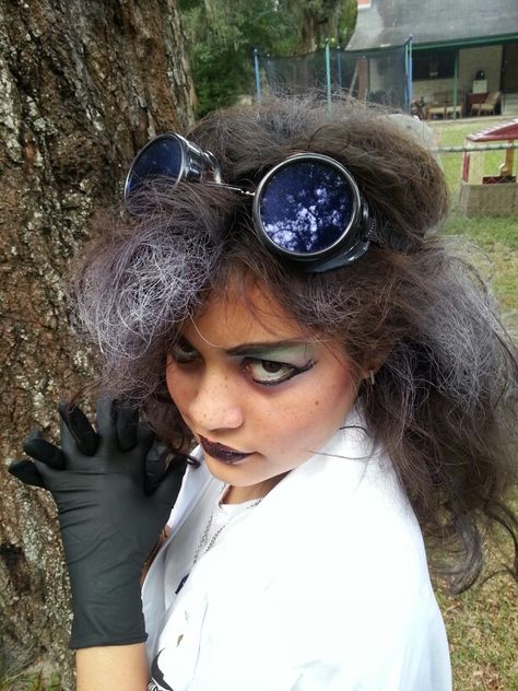 Steam punk scientist Steam Punk Scientist, Mad Scientist Makeup Female, Mad Scientist Aesthetic Outfit, Scientist Hairstyle, Mad Scientist Makeup, Mad Scientist Hair, Crazy Scientist Aesthetic, Mad Scientist Halloween Costume, Science Costumes