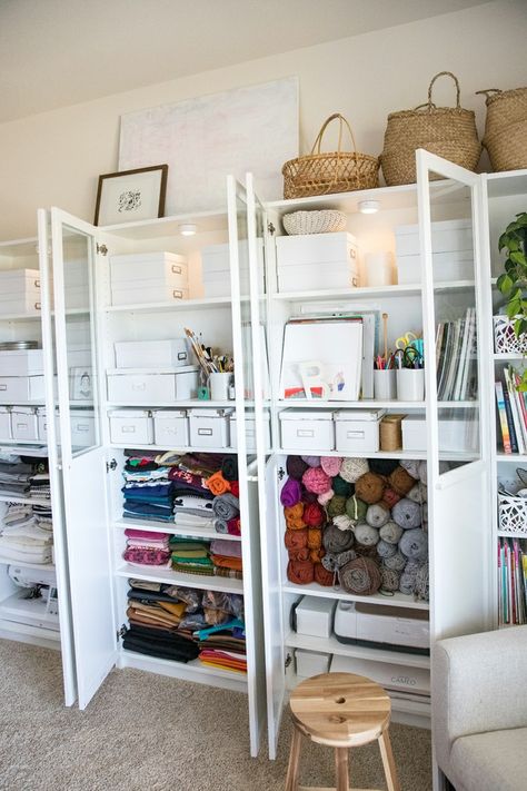 Bedroom Sewing Space, Knitting Room Ideas Inspiration, Sewing Space Ideas, Knitting Room Ideas, Sewing Bedroom, Small Sewing Space, Billy Ikea, Knitting Room, Sewing Room Inspiration