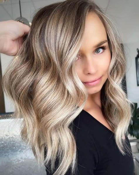 Root Smudge Dark Roots Blonde Hair 2 Dark Roots With Blonde Hair, Roots With Blonde Hair, Winter Blonde Hair, Root Smudge, Blonde Hair With Roots, Blonde Hair Ideas, Dark Blonde Hair Color, Dyed Blonde Hair, Blonde Roots