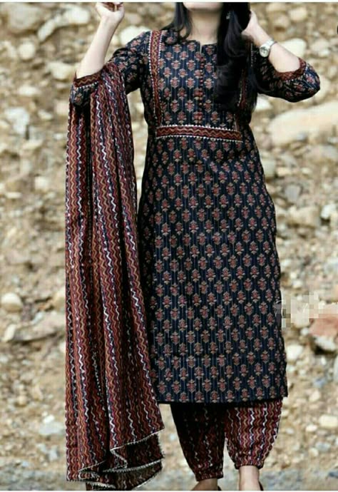 Women afgani suits Black Salwar, Daytime Glam, Cotton Suit Designs, Cotton Dress Pattern, Stylish Kurtis Design, Straight Kurti, Simple Kurta Designs, Designer Kurti Patterns, Chic Maxi Dresses