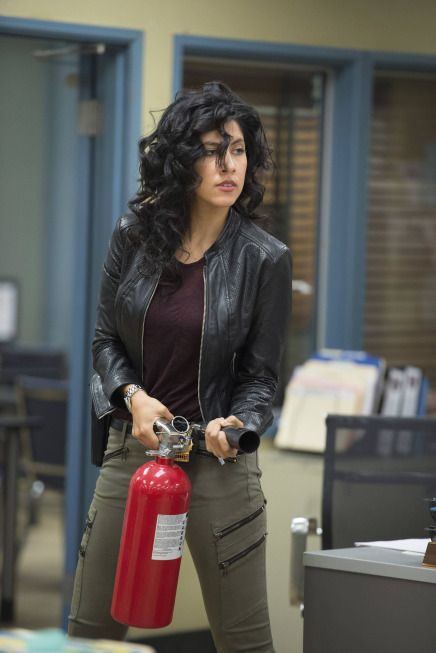 Brooklyn Nine Nine Rosa, Rosa Diaz, Brooklyn 9 9, Stephanie Beatriz, Andy Samberg, Brooklyn 99, Brooklyn Nine Nine, Lady Biker, Aragon