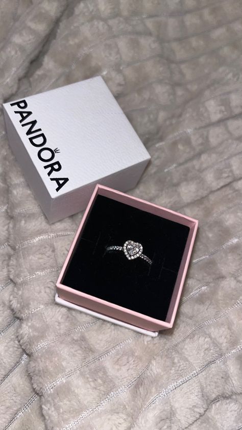 Pandora Rings On Hand Aesthetic, Pandora Rings On Hand, Ring Aesthetic Silver, Pandora Rings Aesthetic, Pandora Engagement Ring, Mbbs Life, Pandora Aesthetic, Promise Rings Pandora, Engagement Aesthetic