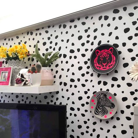 Dalmation Wall, Dalmatian Sticker, Geometric Decals, Landing Ideas, Polka Dot Decor, Dream Ideas, Wall Stickers Animals, Polka Dot Walls, Spots Pattern