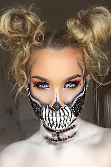 30 Diy Halloween Hairstyles For Long Hair #Hair #Hairstyles #HalloweenHairstyles #Halloween Halloween Hair Ideas, Hairstyles Halloween, Halloween Makeup Sugar Skull, Makeup Zombie, Meme Costume, Halloween Make-up Looks, Halloween Hairstyles, Creepy Makeup, Hair Halloween