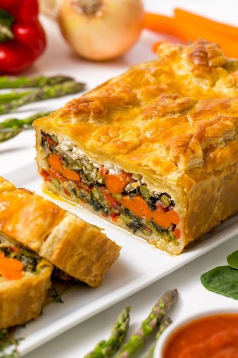 Vegetable Wellington, Vegetarian Main Dish, Thanksgiving Vegetables, Vegetarian Casserole, Thanksgiving Recipe, Vegetarian Main Dishes, Vegetarian Entrees, Cooked Carrots, Pescatarian Recipes