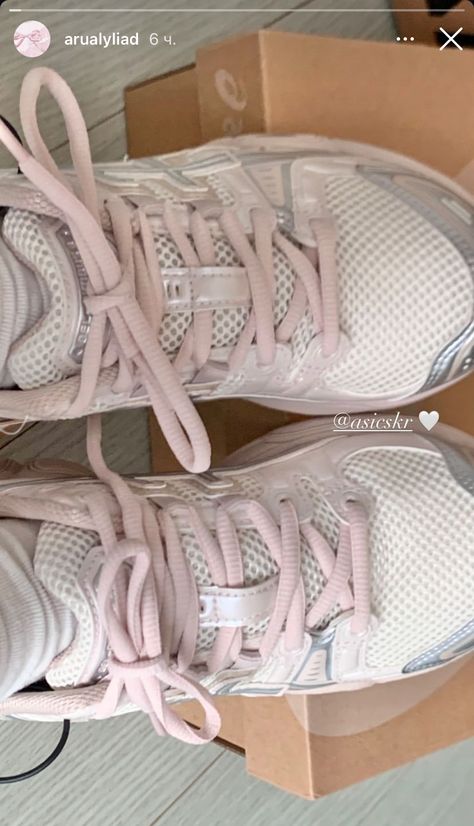 Pink Asics Shoes, Coquette Sneakers, Asics Outfit, Pink Asics, Pilates Aesthetic, Pink Lifestyle, Pretty Shoes Sneakers, Shoes Heels Classy, Skandinavian Fashion