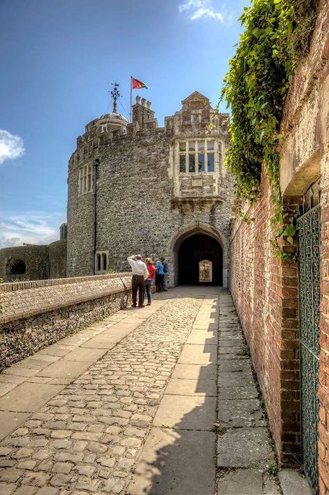 Queen Freya, Walmer Castle, Uk Cottage, Castle Study, British Coastline, Duke Of Wellington, Dover Castle, Kent Coast, Castle Pictures