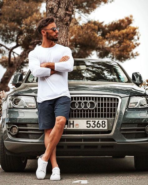 LoyaltyZeus|Mens Fashion в Instagram: «What do you think of this outfit? Comment below Credit: @giuse_laguardia Like the content? Hit that follow button…» Pose For Men, Men Cars Photography, Photoshoot Car, Best Photoshoot, Classic Car Photoshoot, Poses Photoshoot, Car Photoshoot, Car Poses, Mens Photoshoot Poses