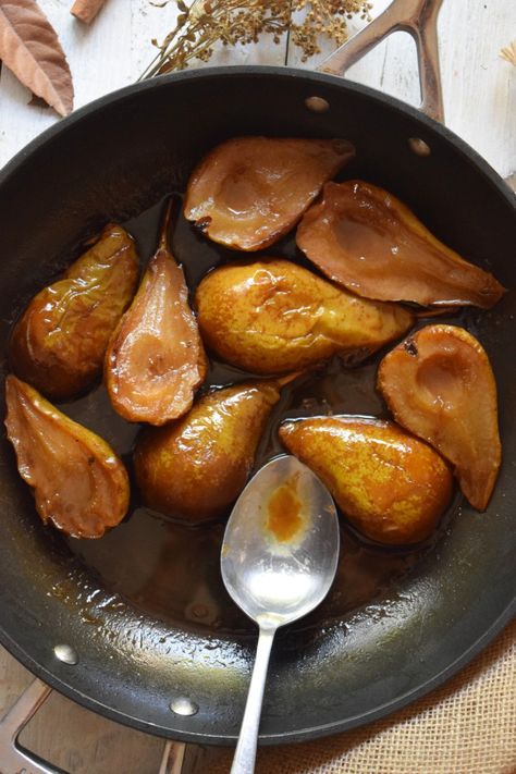 Caramelized Pears Caramelized Pears Recipe, Cooked Pears Stovetop, Braised Pears, Carmelized Pears, Caramelised Pear, Pear Recipes Easy, Caramelized Pears, Pear Recipe, Caramelized Pear