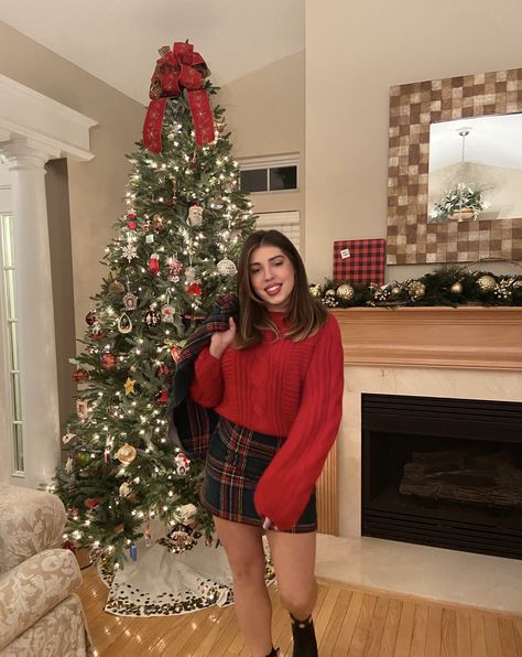 Christmas outfit mid size fashion style Teen Girls Christmas Outfits, Outfits Ideas For Christmas, Christmas Week Outfits, Christmas Outfits Mid Size, Christmas Meal Outfit Work, Mid Size Christmas Outfit, Christmas Outfit Midsize, Mid Size Christmas Party Outfit, Nice Christmas Outfits