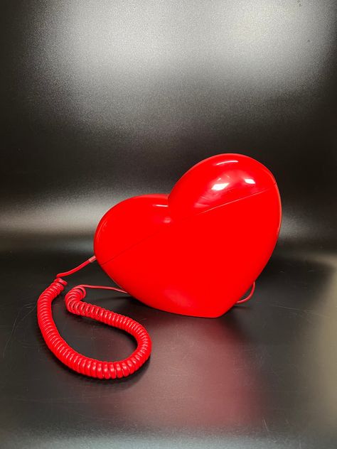 Lip Phone, Kitschy Decor, Fun Office, Phone Jack, Wall Phone, Historic Fashion, Office Home Decor, Lipstick Red, Future Apartment