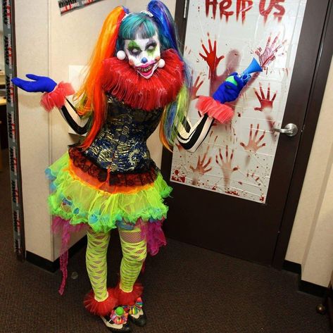 female clown** yes yes yes!!! Womens Scary Clown Costume, Cute Creepy Clown Costume, Scary Female Clown, Woman’s Clown Costume, Womens Creepy Clown Makeup, Creepy Clown Girl Costume, Girl Clown Costume, Twisted Circus, Advanced Makeup