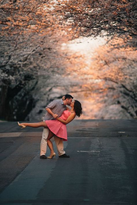 Spring has sprung! Beautiful Engagement Photos, Pre Wedding Poses, Engagement Photos Fall, Engagement Poses, Wedding Engagement Photos, Photo Couple, Fall Engagement, Pre Wedding Photos, Pre Wedding Photoshoot