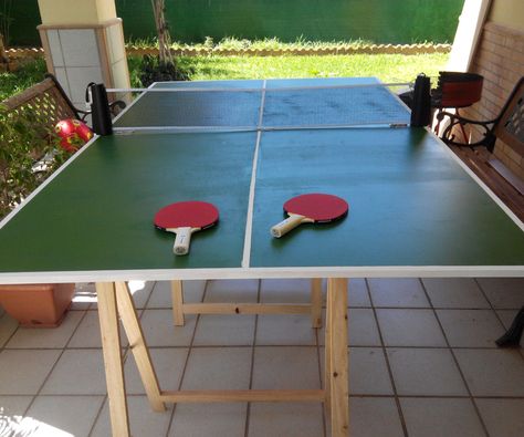 Let's make a folding ping pong table as my first DIY project published in instrucables.com. The actual dimensions of a a ping pong table are 274 x 152 cm, due to the difficulty of transportation, our table will have the following dimensions 200 x 122 cm.It is ideal to enjoy with friends or family, very easy to do and practical to save. I hope you enjoy it as much as me ! Diy Ping Pong Table, Foldable Ping Pong Table, Folding Ping Pong Table, Ping Pong Table Top, Best Ping Pong Table, Ping Pong Tables, Diy Outdoor Table, Homemade Tables, Foosball Table