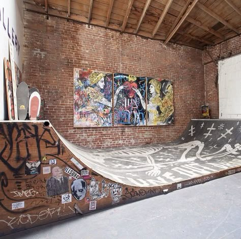 My morning inspiration Skateboard Shop Aesthetic, Skate Spot, Skate Shop Design, Backyard Skatepark, Skateboard Furniture, Skateboard Room, Mini Ramp, Skateboard Ramps, Skate Ramp