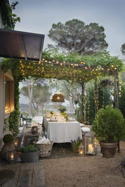 Pergola Modern, Mediterranean Garden Design, Garden Privacy, Mediterranean Garden, Pergola Patio, Outdoor Dining Area, Garden Cottage, Outdoor Rooms, Backyard Decor