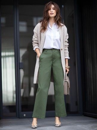 How to Wear Dark Green Pants For Women (234 looks & outfits) | Women's Fashion | Lookastic.com Green Wide Leg Pants Outfit, Wide Leg Pants Outfit Work, Green Trousers Outfit, Olive Green Pants Outfit, Wide Leg Trousers Outfit, Pants Outfit Work, Green Pants Outfit, Dark Green Pants, Green Dress Pants