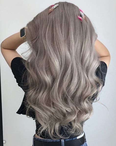 Dark Blonde Silver Hair, Ashy Platinum Blonde Hair, Ashy Hair, Perfect Blonde Hair, Hair Pale Skin, Bombshell Hair, Redken Hair Color, Mushroom Hair, Dark Blonde Hair Color