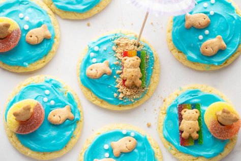 Make Paper Airplanes, Paper Dart, Best Playdough Recipe, Cookies Kids, Watermelon Popsicles, Beach Cookies, Blue Frosting, Teddy Grahams, Gift Ideas For Kids