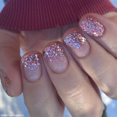 Short Gel Nail Designs Glitter, Glitter Short Gel Nails, Glitter Manicure Short Nails, Chunky Glitter Nails Short, Short Glittery Nail Ideas, Short Glittery Nails, Gel Nails Ideas Short Glitter, Sparkly Short Nails, Christmas Nail Dip Designs