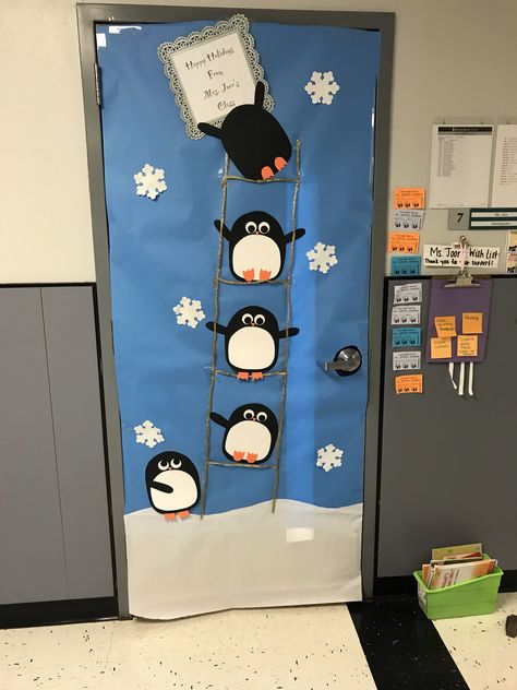 January Door Decorations, Winter Door Decorations Classroom, Winter Classroom Door, Easy Paper Crafts For Kids, Classroom Door Decorating, Flowers Paper Craft, Door Decorations Classroom Christmas, Christmas Door Decorating Contest, Christmas Classroom Door