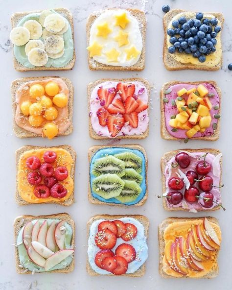 Yogurt griego Different Types Of Food, Healthy Toast, Resep Smoothie, Resep Diet, Toast Toppings, Makanan Diet, Breakfast Toast, Healthy Snacks Easy, Idee Pasto Sano