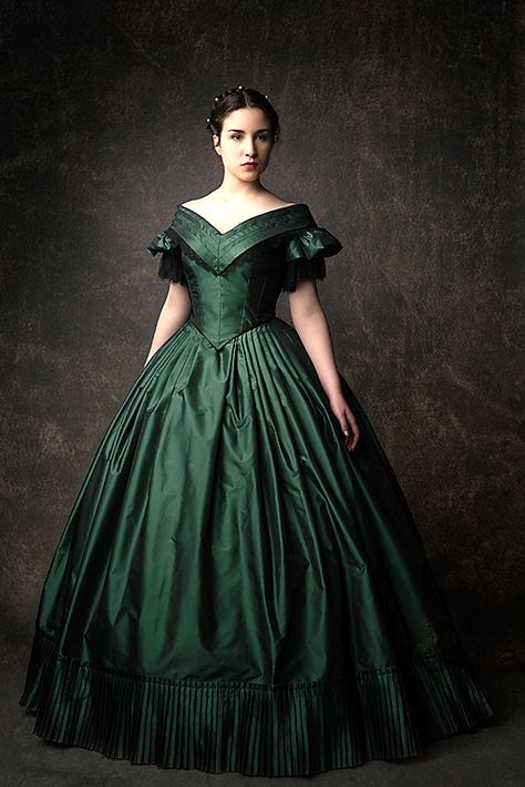 1800s Dresses, Victorian Ball Gowns, 1860s Dresses, Victorian Era Dresses, Long Ball Gown, Old Dress, Off Shoulder Evening Dress, Century Dress, Old Fashion Dresses