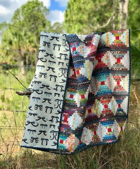 Courthouse Steps - A Finished Quilt | Maryse Makes Things | Bloglovin’ Courthouse Steps Quilt, Quilt Photography, Handmade Quilts For Sale, Pineapple Quilt, Patchwork Inspiration, Quilting Board, String Quilts, Log Cabin Quilts, Green Earth