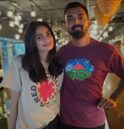 Athiya Shetty And Kl Rahul, Athiya Shetty, Kl Rahul, Funny Cartoon Gifs, Couple Picture Poses, Cartoon Gifs, Couple Aesthetic, Funny Cartoon, Picture Poses