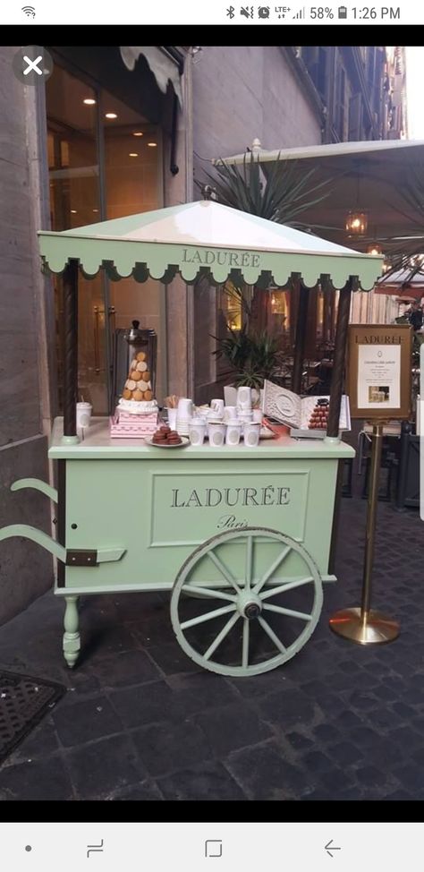 Hot Chocolate Business Ideas, Hot Chocolate Cart, Roda Gerobak, Foodtrucks Ideas, Bakery Store, Sweet Carts, Laduree Paris, Food Cart Design, Ice Cream Cart