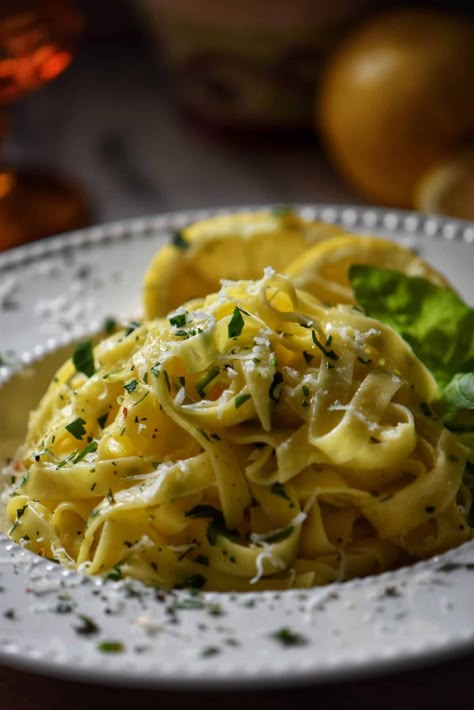 Italian Lemon Pasta, Easy Lemon Pasta, Lemon Pasta Recipe, Tagliatelle Recipe, Recipe Using Lemons, Lemon Pasta Recipes, Creamy Garlic Pasta, Salad Appetizer Cups, Cream Cheese Pasta