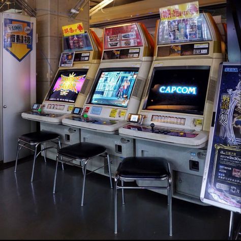 Arcade Room, Arcade Cabinet, Retro Arcade, Old Computers, Arcade Machine, Japan Aesthetic, Aesthetic Japan, Retro Video Games, City Aesthetic