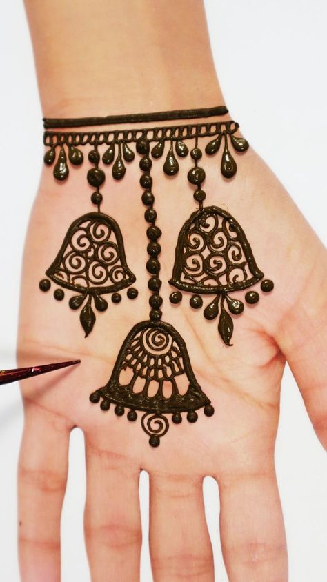 Very stylish and beautiful bell type jewellery mehndi design for front hands. #mehndi #mehndidesign #fronthandmehndi #jewellerymehndi Bell Mehndi Design, Jewellery Mehndi Design, Mehendi Simple, Hena Designs, Front Hand Mehndi Design, Front Hand Mehndi, Henna Drawings, Heena Design, Hand Mehndi Design