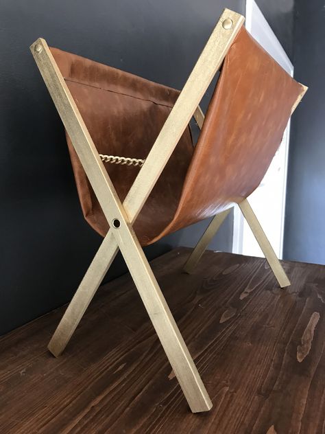 Wood And Leather Projects, Upcycle Magazine Rack, Magazine Rack Diy, Upcycle Magazines, Diy Magazine Holder, Creative Magazine, Magazine Racks, Wood Magazine, Leather Workshop