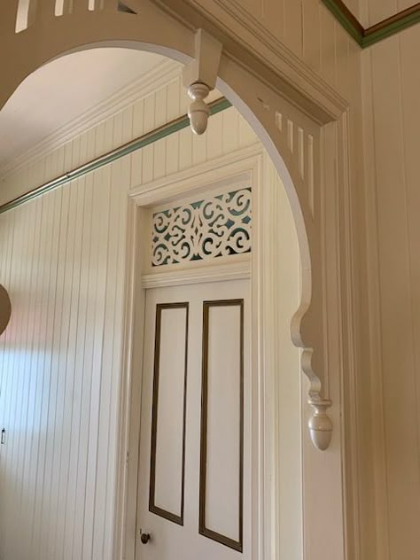 Curtain In Archway, Doorway Corbels Door Frames, Large Arched Doorway, Farmhouse Archway, Entryway Trim Ideas, Doorway Casing Ideas, Faux Arched Doorway, Corbels Hallway, Doorway Corbels