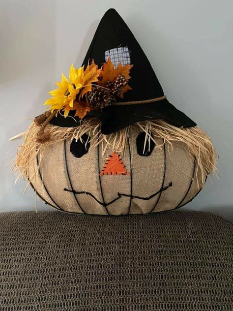 Outdoor Fall Decor Ideas Scarecrow, Scarecrow Wreath Diy Dollar Tree, Design Embroidery Patterns, Diy Fall Wreath Ideas, Prudent Penny Pincher, Pumpkin Wreath Diy, Fall Dec, Harvest Crafts, Scarecrow Hat