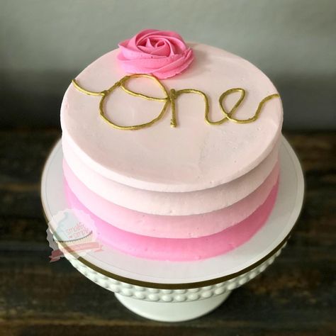 Beautiful Gold and Pink Ombré Smash Cake with Matching Rosette Mini Cupcakes @smallandsimpleconfections #smallandsimpleconfections… Pink Ombre Cupcakes, Ombré Smash Cake, Pink Smash Cake, Pink Smash Cakes, Cow Cake, Winter Onederland Birthday Party, Cow Cakes, Smash Cakes, Onederland Birthday Party