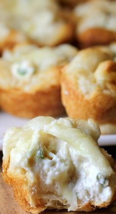 Crab Crescent Bites, Crab Ragoons Recipe Dip Crock Pot, Crab Rangoon Appetizers, Crescent Roll Recipes Appetizers, Pillsbury Crescent Recipes, Indian Appetizer Recipes, Bacon Recipes Appetizers, Crab Rangoon Recipe, Cream Cheese Appetizer